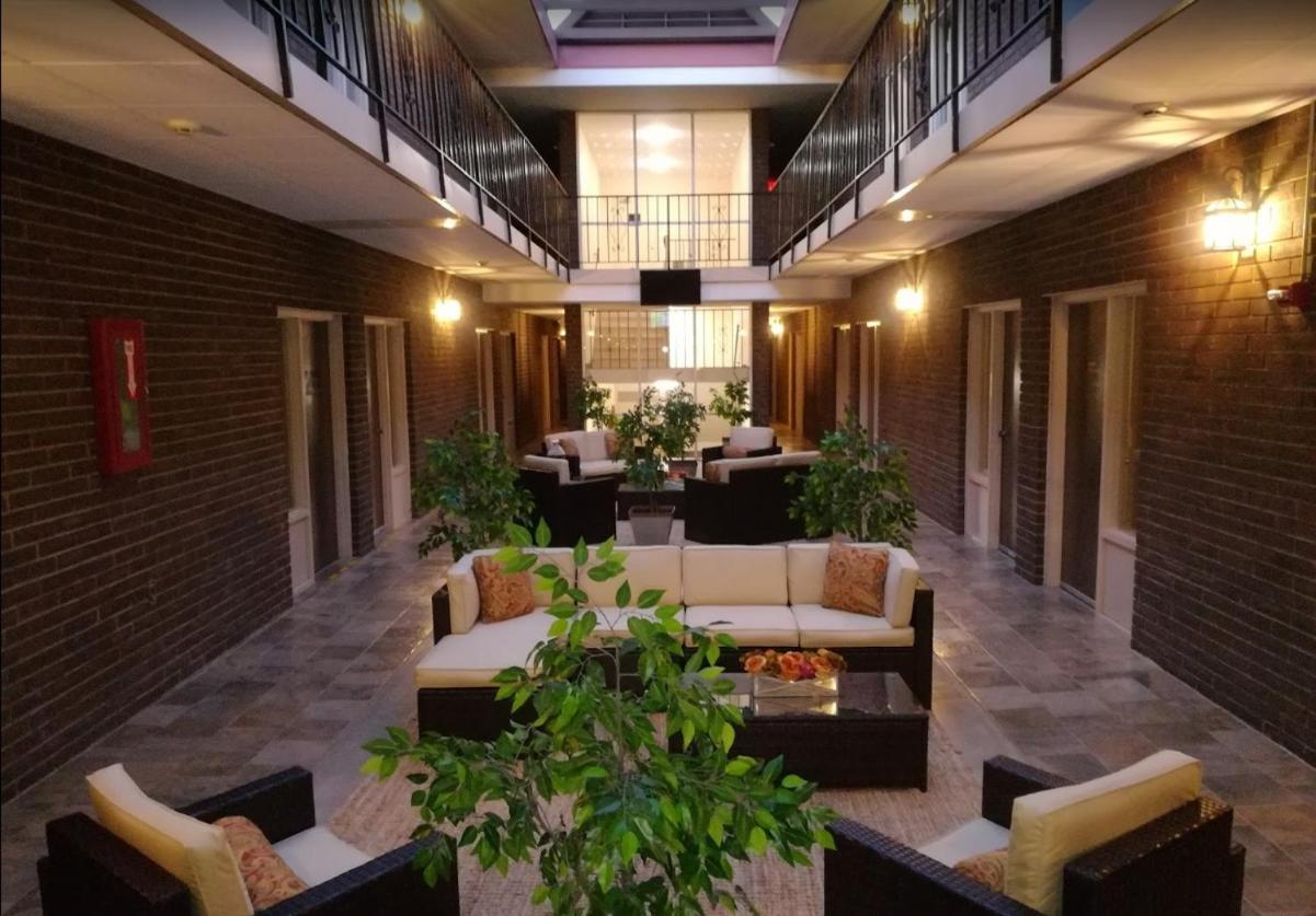 The Stables Inn & Suites Salem Екстериор снимка