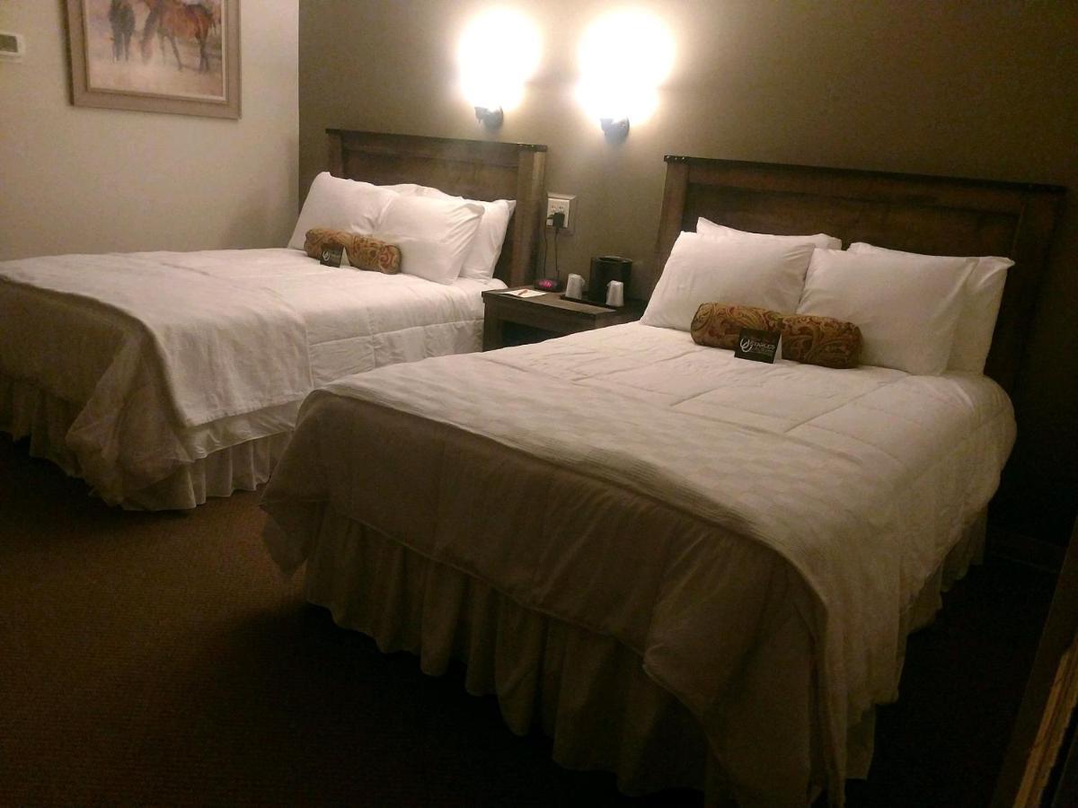 The Stables Inn & Suites Salem Екстериор снимка