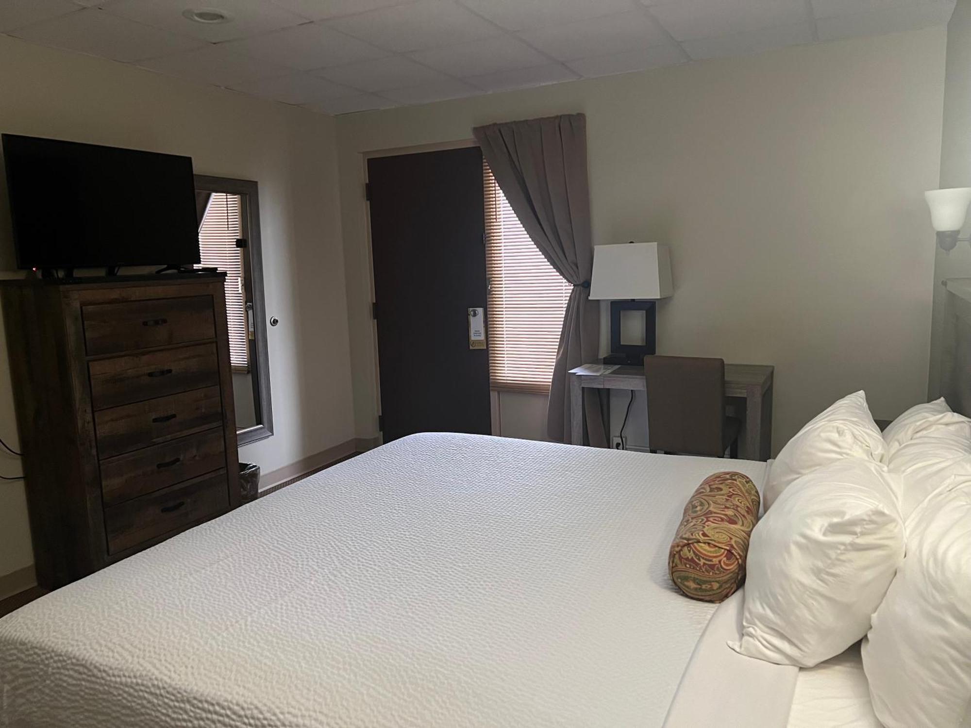 The Stables Inn & Suites Salem Екстериор снимка