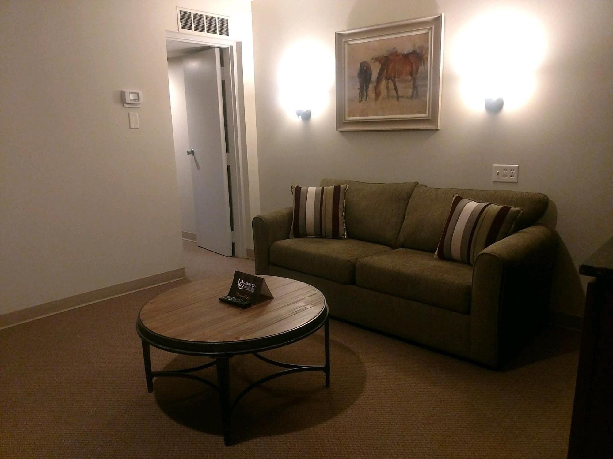 The Stables Inn & Suites Salem Екстериор снимка