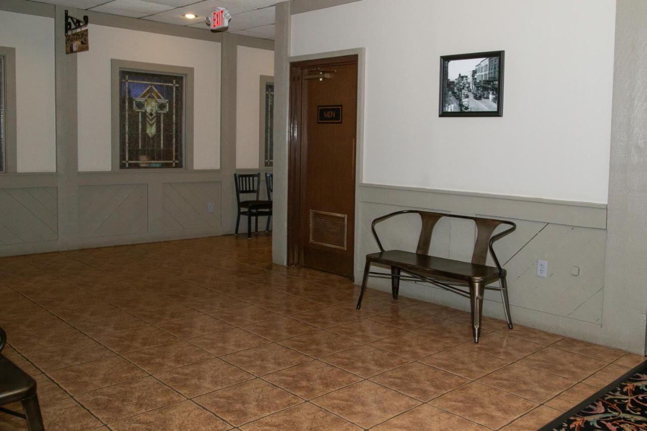 The Stables Inn & Suites Salem Екстериор снимка