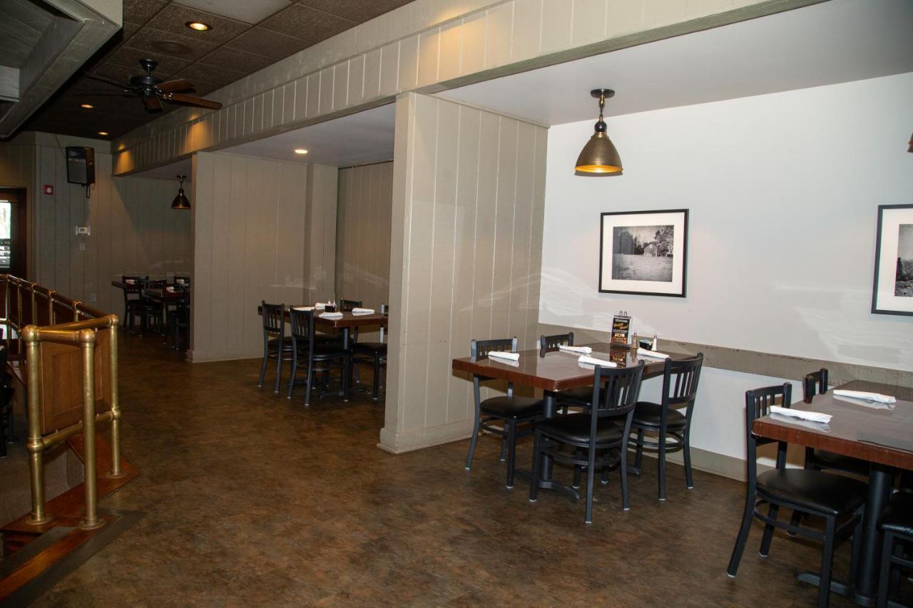 The Stables Inn & Suites Salem Екстериор снимка