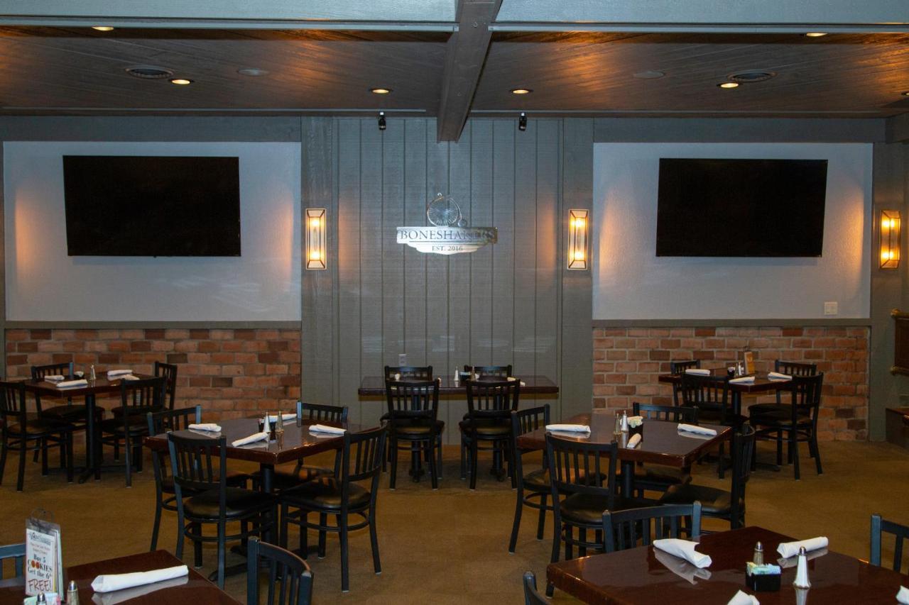 The Stables Inn & Suites Salem Екстериор снимка