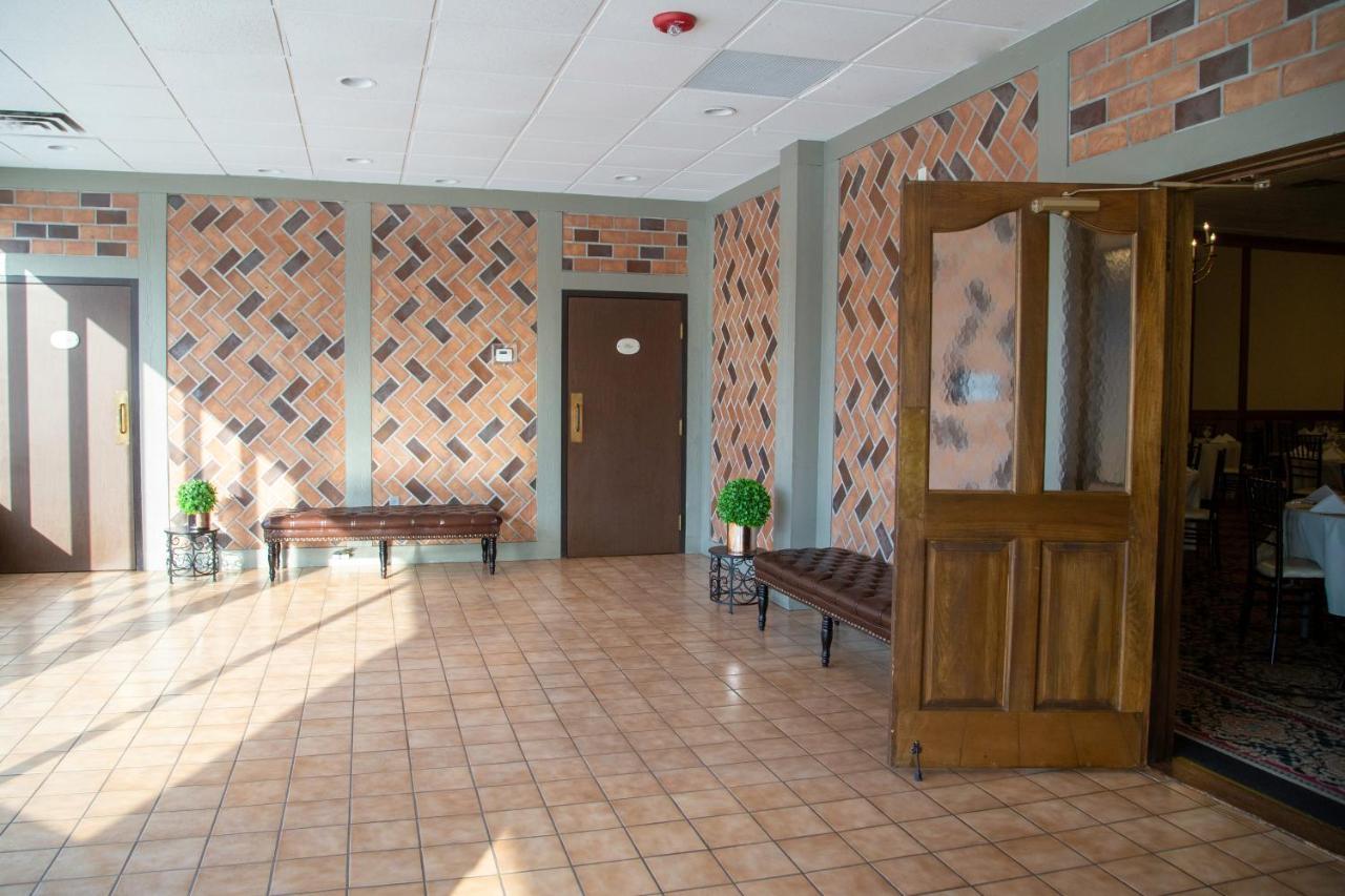 The Stables Inn & Suites Salem Екстериор снимка